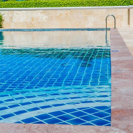 Holiday Inn Express Kenedy By Ihg מראה חיצוני תמונה