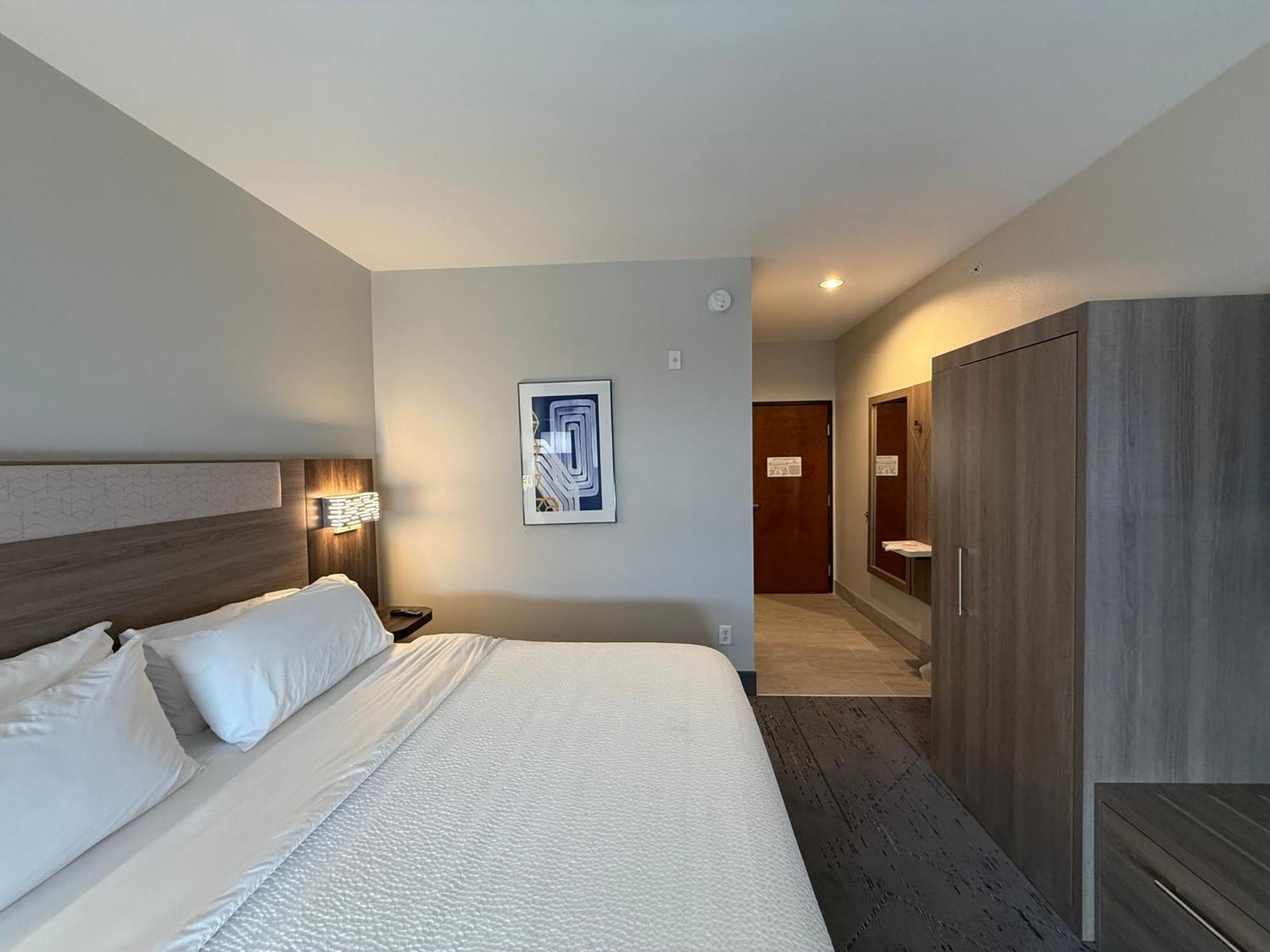 Holiday Inn Express Kenedy By Ihg מראה חיצוני תמונה