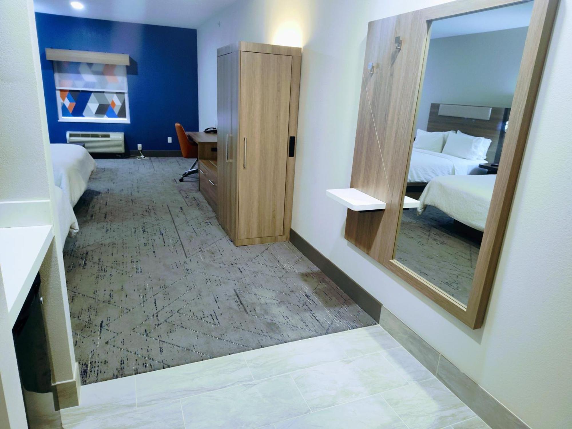 Holiday Inn Express Kenedy By Ihg מראה חיצוני תמונה