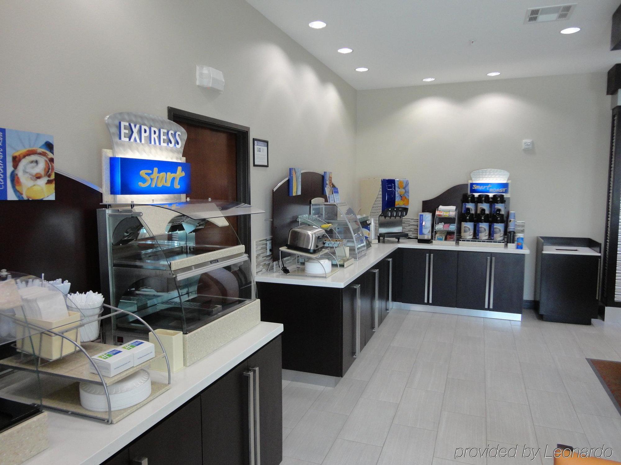 Holiday Inn Express Kenedy By Ihg מראה חיצוני תמונה